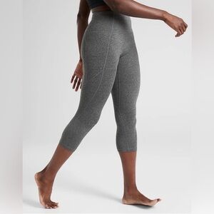 NWT Athleta Salutation Capri Leggings Gray Size ST Small Tall